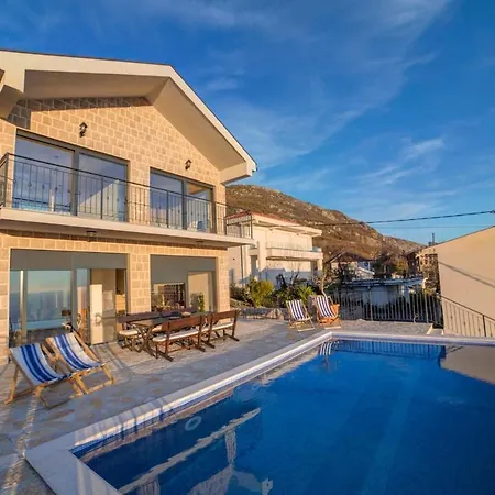 Villa Jelena With Private Pool - Lapcici
