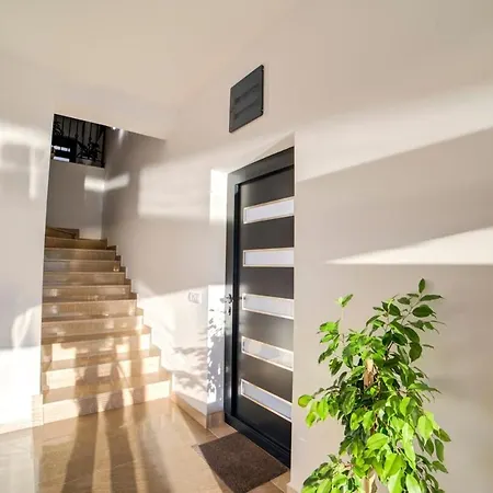 Villa Jelena With Private Pool - Lapcici Budva