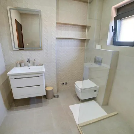 Jelena With Private Pool - Lapcici *